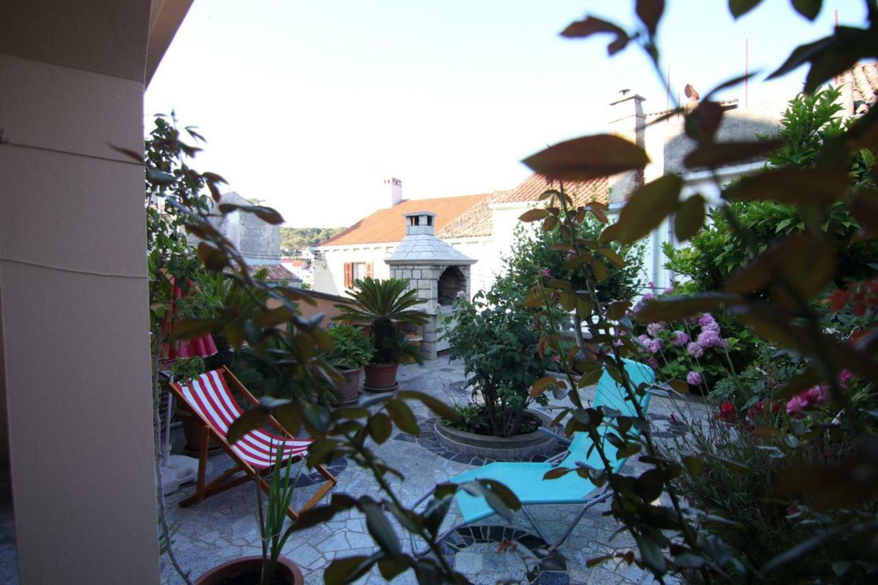 Apartment App With A Lovely Patio Mali Losinj