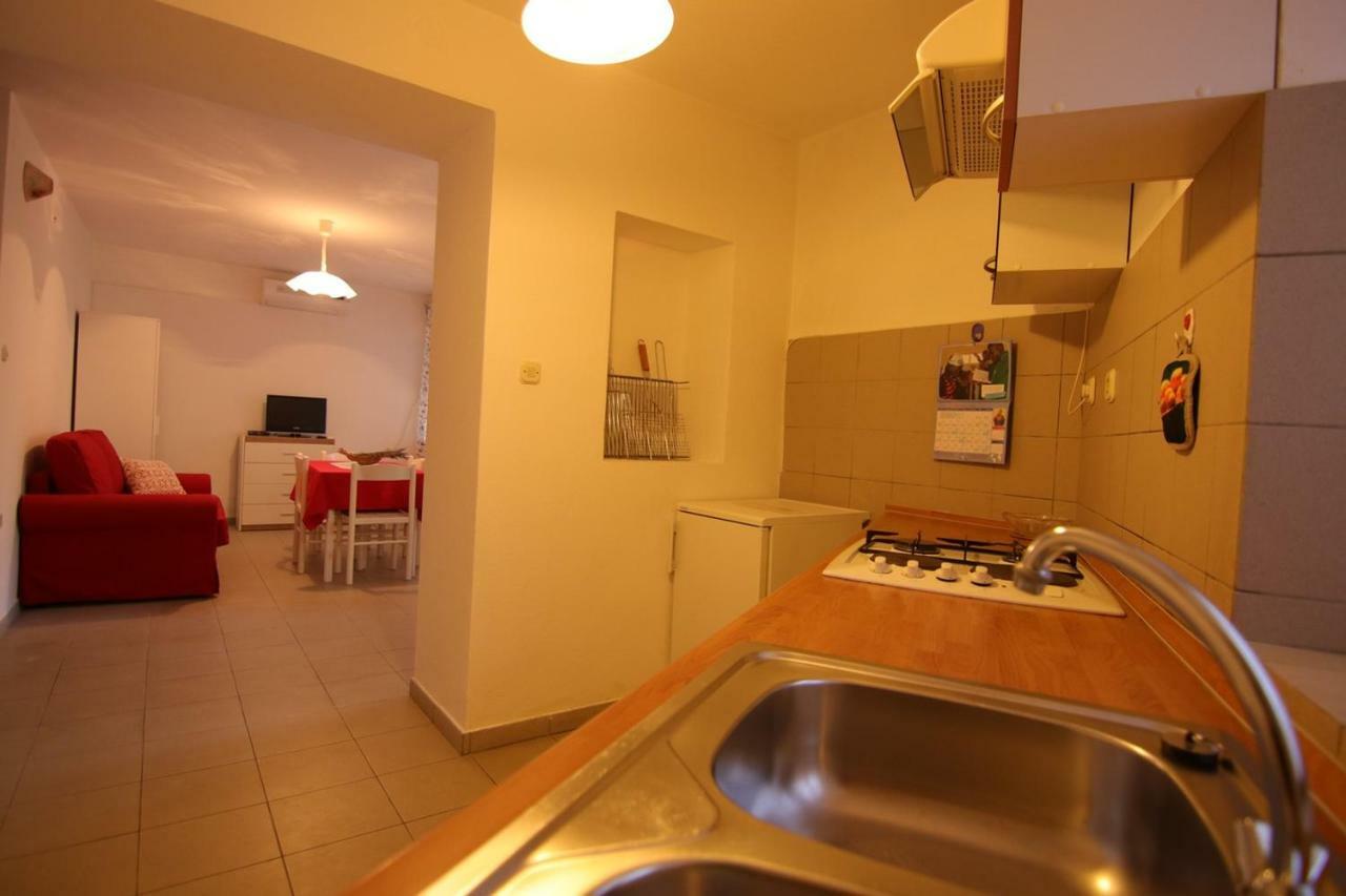 App With A Lovely Patio Apartment *
