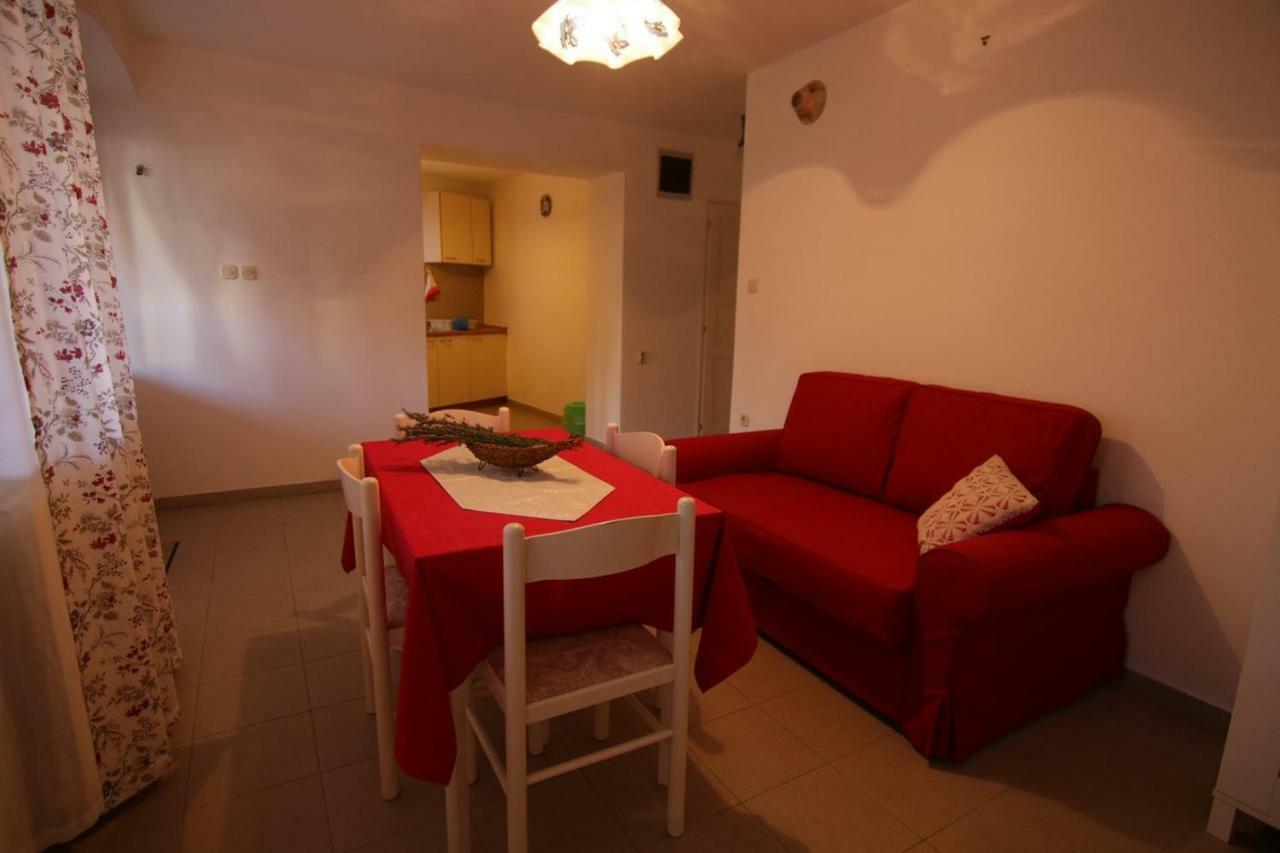 App With A Lovely Patio Apartment