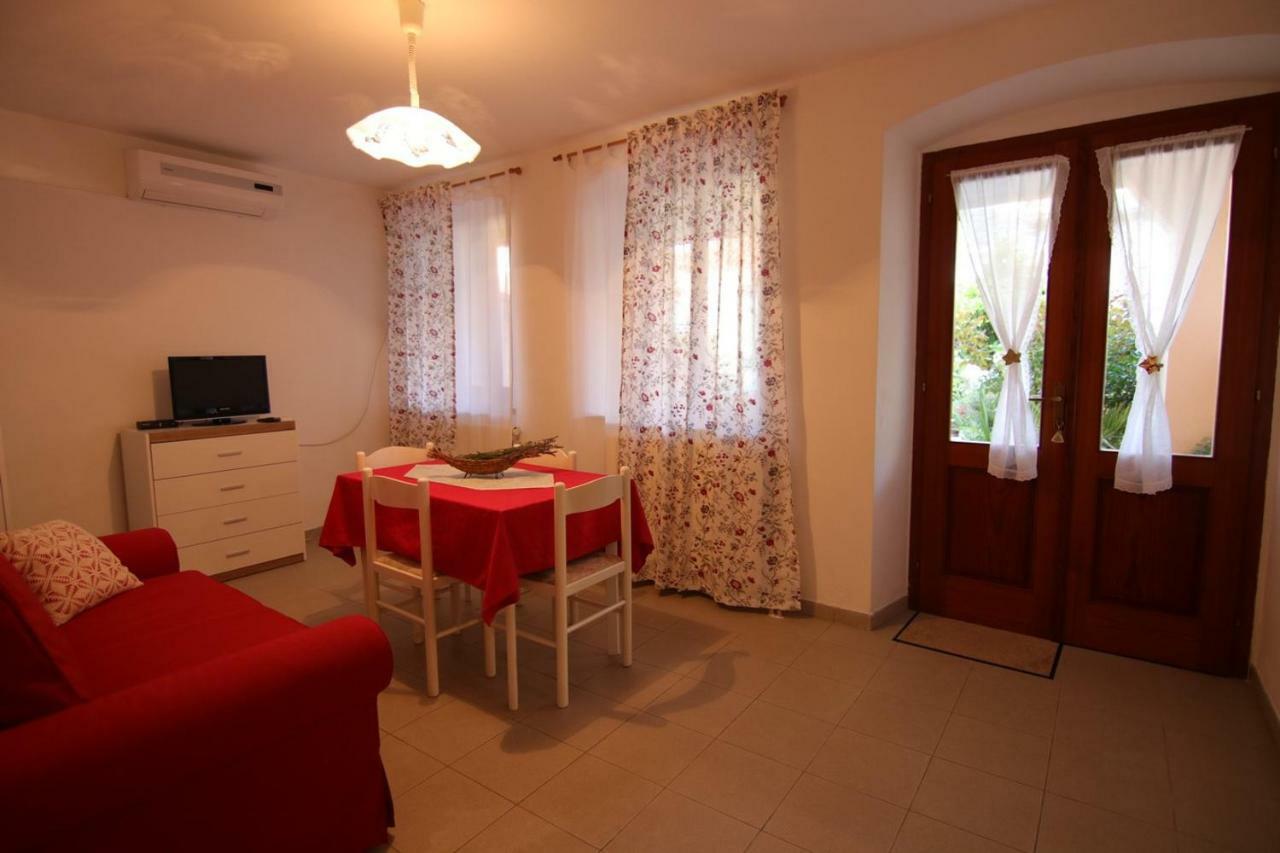 App With A Lovely Patio Apartament *
