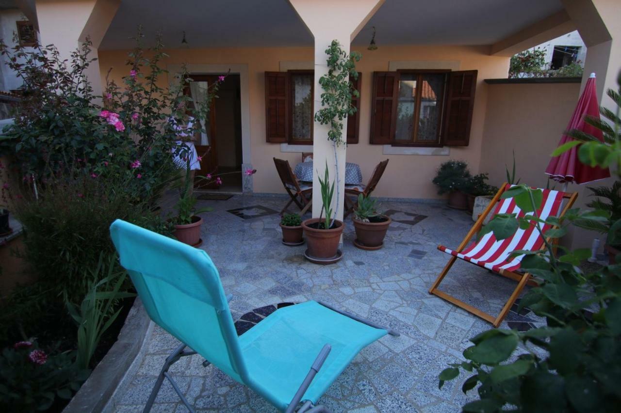 App With A Lovely Patio Apartament